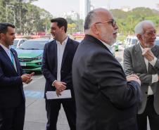 Curitiba, 23 de setembro de 2024 - O governador Carlos Massa Ratinho Junior realiza a entrega de veículos destinados ao serviço de transporte de órgãos.