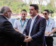 Curitiba, 23 de setembro de 2024 - O governador Carlos Massa Ratinho Junior realiza a entrega de veículos destinados ao serviço de transporte de órgãos.