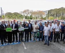 Curitiba, 23 de setembro de 2024 - O governador Carlos Massa Ratinho Junior realiza a entrega de veículos destinados ao serviço de transporte de órgãos.
