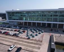 Curitiba, 23 de setembro de 2024 - O governador Carlos Massa Ratinho Junior realiza a entrega de veículos destinados ao serviço de transporte de órgãos.