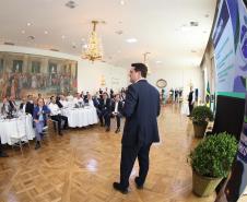 Ratinho Junior apresenta avanços econômicos e sociais do Paraná a empresários