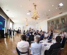 Ratinho Junior apresenta avanços econômicos e sociais do Paraná a empresários