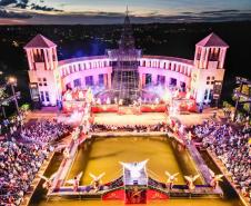 Calendário de novembro tem shows natalinos, festas religiosas e frango na telha