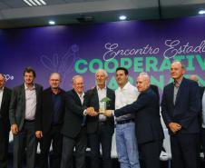 Governador Carlos Massa Ratinho participa da abertura do Encontro das Cooperativas Paranaenses.