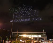 Com o céu iluminado por mais de 600 drones, o Governo do Estado deu o pontapé inicial para a maior edição da história do Verão Maior Paraná.. A cerimônia de lançamento, que aconteceu nesta quarta-feira (27), contou com a presença do governador Carlos Massa Ratinho Junior.