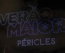 Com o céu iluminado por mais de 600 drones, o Governo do Estado deu o pontapé inicial para a maior edição da história do Verão Maior Paraná.. A cerimônia de lançamento, que aconteceu nesta quarta-feira (27), contou com a presença do governador Carlos Massa Ratinho Junior.