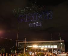 Com o céu iluminado por mais de 600 drones, o Governo do Estado deu o pontapé inicial para a maior edição da história do Verão Maior Paraná.. A cerimônia de lançamento, que aconteceu nesta quarta-feira (27), contou com a presença do governador Carlos Massa Ratinho Junior.