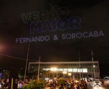 Com o céu iluminado por mais de 600 drones, o Governo do Estado deu o pontapé inicial para a maior edição da história do Verão Maior Paraná.. A cerimônia de lançamento, que aconteceu nesta quarta-feira (27), contou com a presença do governador Carlos Massa Ratinho Junior.