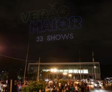 Com o céu iluminado por mais de 600 drones, o Governo do Estado deu o pontapé inicial para a maior edição da história do Verão Maior Paraná.. A cerimônia de lançamento, que aconteceu nesta quarta-feira (27), contou com a presença do governador Carlos Massa Ratinho Junior.