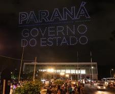 Com o céu iluminado por mais de 600 drones, o Governo do Estado deu o pontapé inicial para a maior edição da história do Verão Maior Paraná.. A cerimônia de lançamento, que aconteceu nesta quarta-feira (27), contou com a presença do governador Carlos Massa Ratinho Junior.
