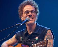 Nando Reis, sertanejos, peças teatrais e novas exposições no MON: confira a agenda cultural