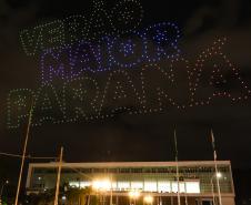 Com o céu iluminado por mais de 600 drones, o Governo do Estado deu o pontapé inicial para a maior edição da história do Verão Maior Paraná.. A cerimônia de lançamento, que aconteceu nesta quarta-feira (27), contou com a presença do governador Carlos Massa Ratinho Junior.