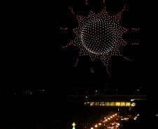 Com o céu iluminado por mais de 600 drones, o Governo do Estado deu o pontapé inicial para a maior edição da história do Verão Maior Paraná.. A cerimônia de lançamento, que aconteceu nesta quarta-feira (27), contou com a presença do governador Carlos Massa Ratinho Junior.
