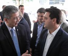 O Paraná vai dar um novo passo em seu programa habitacional, o Casa Fácil Paraná. O governador Carlos Massa Ratinho Junior assinou nesta quarta-feira (4), durante a abertura do Fórum Nacional de Habitação de Interesse Social, um convênio de US$ 187 milhões (R$ 1,13 bilhão) com o Banco Interamericano de Desenvolvimento (BID) para o Vida Nova, modalidade do Casa Fácil voltada a famílias em situação de vulnerabilidade social.