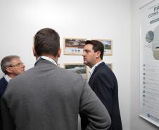 O Paraná vai dar um novo passo em seu programa habitacional, o Casa Fácil Paraná. O governador Carlos Massa Ratinho Junior assinou nesta quarta-feira (4), durante a abertura do Fórum Nacional de Habitação de Interesse Social, um convênio de US$ 187 milhões (R$ 1,13 bilhão) com o Banco Interamericano de Desenvolvimento (BID) para o Vida Nova, modalidade do Casa Fácil voltada a famílias em situação de vulnerabilidade social.