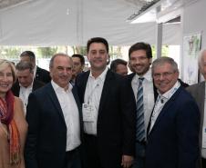 O Paraná vai dar um novo passo em seu programa habitacional, o Casa Fácil Paraná. O governador Carlos Massa Ratinho Junior assinou nesta quarta-feira (4), durante a abertura do Fórum Nacional de Habitação de Interesse Social, um convênio de US$ 187 milhões (R$ 1,13 bilhão) com o Banco Interamericano de Desenvolvimento (BID) para o Vida Nova, modalidade do Casa Fácil voltada a famílias em situação de vulnerabilidade social.