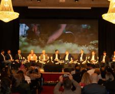 O Paraná vai dar um novo passo em seu programa habitacional, o Casa Fácil Paraná. O governador Carlos Massa Ratinho Junior assinou nesta quarta-feira (4), durante a abertura do Fórum Nacional de Habitação de Interesse Social, um convênio de US$ 187 milhões (R$ 1,13 bilhão) com o Banco Interamericano de Desenvolvimento (BID) para o Vida Nova, modalidade do Casa Fácil voltada a famílias em situação de vulnerabilidade social.