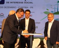 O Paraná vai dar um novo passo em seu programa habitacional, o Casa Fácil Paraná. O governador Carlos Massa Ratinho Junior assinou nesta quarta-feira (4), durante a abertura do Fórum Nacional de Habitação de Interesse Social, um convênio de US$ 187 milhões (R$ 1,13 bilhão) com o Banco Interamericano de Desenvolvimento (BID) para o Vida Nova, modalidade do Casa Fácil voltada a famílias em situação de vulnerabilidade social.