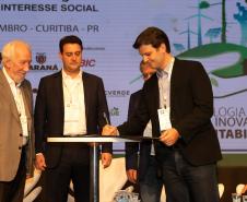 O Paraná vai dar um novo passo em seu programa habitacional, o Casa Fácil Paraná. O governador Carlos Massa Ratinho Junior assinou nesta quarta-feira (4), durante a abertura do Fórum Nacional de Habitação de Interesse Social, um convênio de US$ 187 milhões (R$ 1,13 bilhão) com o Banco Interamericano de Desenvolvimento (BID) para o Vida Nova, modalidade do Casa Fácil voltada a famílias em situação de vulnerabilidade social.