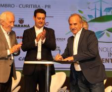 O Paraná vai dar um novo passo em seu programa habitacional, o Casa Fácil Paraná. O governador Carlos Massa Ratinho Junior assinou nesta quarta-feira (4), durante a abertura do Fórum Nacional de Habitação de Interesse Social, um convênio de US$ 187 milhões (R$ 1,13 bilhão) com o Banco Interamericano de Desenvolvimento (BID) para o Vida Nova, modalidade do Casa Fácil voltada a famílias em situação de vulnerabilidade social.