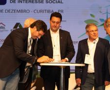 O Paraná vai dar um novo passo em seu programa habitacional, o Casa Fácil Paraná. O governador Carlos Massa Ratinho Junior assinou nesta quarta-feira (4), durante a abertura do Fórum Nacional de Habitação de Interesse Social, um convênio de US$ 187 milhões (R$ 1,13 bilhão) com o Banco Interamericano de Desenvolvimento (BID) para o Vida Nova, modalidade do Casa Fácil voltada a famílias em situação de vulnerabilidade social.