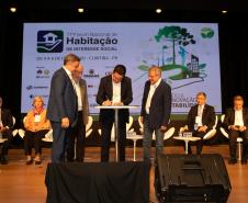 O Paraná vai dar um novo passo em seu programa habitacional, o Casa Fácil Paraná. O governador Carlos Massa Ratinho Junior assinou nesta quarta-feira (4), durante a abertura do Fórum Nacional de Habitação de Interesse Social, um convênio de US$ 187 milhões (R$ 1,13 bilhão) com o Banco Interamericano de Desenvolvimento (BID) para o Vida Nova, modalidade do Casa Fácil voltada a famílias em situação de vulnerabilidade social.