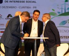 O Paraná vai dar um novo passo em seu programa habitacional, o Casa Fácil Paraná. O governador Carlos Massa Ratinho Junior assinou nesta quarta-feira (4), durante a abertura do Fórum Nacional de Habitação de Interesse Social, um convênio de US$ 187 milhões (R$ 1,13 bilhão) com o Banco Interamericano de Desenvolvimento (BID) para o Vida Nova, modalidade do Casa Fácil voltada a famílias em situação de vulnerabilidade social.