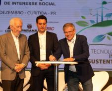 O Paraná vai dar um novo passo em seu programa habitacional, o Casa Fácil Paraná. O governador Carlos Massa Ratinho Junior assinou nesta quarta-feira (4), durante a abertura do Fórum Nacional de Habitação de Interesse Social, um convênio de US$ 187 milhões (R$ 1,13 bilhão) com o Banco Interamericano de Desenvolvimento (BID) para o Vida Nova, modalidade do Casa Fácil voltada a famílias em situação de vulnerabilidade social.