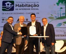 O Paraná vai dar um novo passo em seu programa habitacional, o Casa Fácil Paraná. O governador Carlos Massa Ratinho Junior assinou nesta quarta-feira (4), durante a abertura do Fórum Nacional de Habitação de Interesse Social, um convênio de US$ 187 milhões (R$ 1,13 bilhão) com o Banco Interamericano de Desenvolvimento (BID) para o Vida Nova, modalidade do Casa Fácil voltada a famílias em situação de vulnerabilidade social.