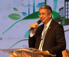 O Paraná vai dar um novo passo em seu programa habitacional, o Casa Fácil Paraná. O governador Carlos Massa Ratinho Junior assinou nesta quarta-feira (4), durante a abertura do Fórum Nacional de Habitação de Interesse Social, um convênio de US$ 187 milhões (R$ 1,13 bilhão) com o Banco Interamericano de Desenvolvimento (BID) para o Vida Nova, modalidade do Casa Fácil voltada a famílias em situação de vulnerabilidade social.