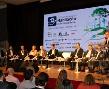 O Paraná vai dar um novo passo em seu programa habitacional, o Casa Fácil Paraná. O governador Carlos Massa Ratinho Junior assinou nesta quarta-feira (4), durante a abertura do Fórum Nacional de Habitação de Interesse Social, um convênio de US$ 187 milhões (R$ 1,13 bilhão) com o Banco Interamericano de Desenvolvimento (BID) para o Vida Nova, modalidade do Casa Fácil voltada a famílias em situação de vulnerabilidade social.