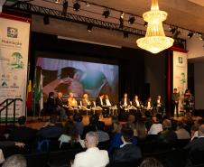 O Paraná vai dar um novo passo em seu programa habitacional, o Casa Fácil Paraná. O governador Carlos Massa Ratinho Junior assinou nesta quarta-feira (4), durante a abertura do Fórum Nacional de Habitação de Interesse Social, um convênio de US$ 187 milhões (R$ 1,13 bilhão) com o Banco Interamericano de Desenvolvimento (BID) para o Vida Nova, modalidade do Casa Fácil voltada a famílias em situação de vulnerabilidade social.