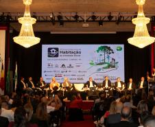 O Paraná vai dar um novo passo em seu programa habitacional, o Casa Fácil Paraná. O governador Carlos Massa Ratinho Junior assinou nesta quarta-feira (4), durante a abertura do Fórum Nacional de Habitação de Interesse Social, um convênio de US$ 187 milhões (R$ 1,13 bilhão) com o Banco Interamericano de Desenvolvimento (BID) para o Vida Nova, modalidade do Casa Fácil voltada a famílias em situação de vulnerabilidade social.