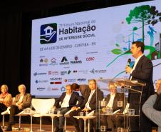 O Paraná vai dar um novo passo em seu programa habitacional, o Casa Fácil Paraná. O governador Carlos Massa Ratinho Junior assinou nesta quarta-feira (4), durante a abertura do Fórum Nacional de Habitação de Interesse Social, um convênio de US$ 187 milhões (R$ 1,13 bilhão) com o Banco Interamericano de Desenvolvimento (BID) para o Vida Nova, modalidade do Casa Fácil voltada a famílias em situação de vulnerabilidade social.