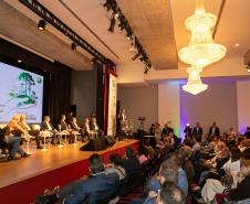 O Paraná vai dar um novo passo em seu programa habitacional, o Casa Fácil Paraná. O governador Carlos Massa Ratinho Junior assinou nesta quarta-feira (4), durante a abertura do Fórum Nacional de Habitação de Interesse Social, um convênio de US$ 187 milhões (R$ 1,13 bilhão) com o Banco Interamericano de Desenvolvimento (BID) para o Vida Nova, modalidade do Casa Fácil voltada a famílias em situação de vulnerabilidade social.