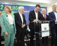 O governador Carlos Massa Ratinho Junior liberou nesta terça-feira (10) um pacote de R$ 502 milhões em investimentos para fortalecer a estratégia de regionalização dos serviços de saúde no Paraná.