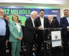 O governador Carlos Massa Ratinho Junior liberou nesta terça-feira (10) um pacote de R$ 502 milhões em investimentos para fortalecer a estratégia de regionalização dos serviços de saúde no Paraná.