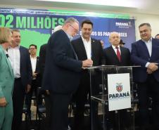 O governador Carlos Massa Ratinho Junior liberou nesta terça-feira (10) um pacote de R$ 502 milhões em investimentos para fortalecer a estratégia de regionalização dos serviços de saúde no Paraná.