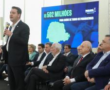 O governador Carlos Massa Ratinho Junior liberou nesta terça-feira (10) um pacote de R$ 502 milhões em investimentos para fortalecer a estratégia de regionalização dos serviços de saúde no Paraná.
