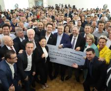 O governador Carlos Massa Ratinho Junior liberou nesta terça-feira (10) um pacote de R$ 502 milhões em investimentos para fortalecer a estratégia de regionalização dos serviços de saúde no Paraná.