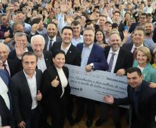 O governador Carlos Massa Ratinho Junior liberou nesta terça-feira (10) um pacote de R$ 502 milhões em investimentos para fortalecer a estratégia de regionalização dos serviços de saúde no Paraná.