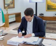 Estado contrata mais 1,1 mil professores e anuncia progressão de 10 mil docentes