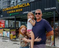 Adilson Baron, proprietário de uma loja em Matinhos, enxerga nas mudanças estruturais uma transformação histórica para a região