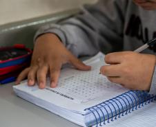 Investimento histórico: Educação do Paraná celebra repasse do VAAR em 2025