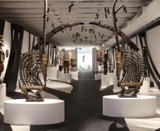 Museu Paranaense (MUPA) - Oficina de Confecção de máscaras – Na quarta-feira, 15 de janeiro, das 14h30 às 17h30, o artista Bruno Romã conduzirá a atividade "Confecção de máscaras&quot destinada a crianças a partir de 6 anos e adultos.