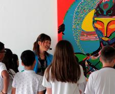 Museu Paranaense (MUPA) - Oficina de Confecção de máscaras – Na quarta-feira, 15 de janeiro, das 14h30 às 17h30, o artista Bruno Romã conduzirá a atividade "Confecção de máscaras&quot destinada a crianças a partir de 6 anos e adultos.