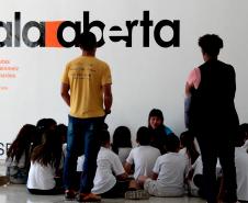 Museu Paranaense (MUPA) - Oficina de Confecção de máscaras – Na quarta-feira, 15 de janeiro, das 14h30 às 17h30, o artista Bruno Romã conduzirá a atividade "Confecção de máscaras&quot destinada a crianças a partir de 6 anos e adultos.