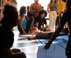 Museu Paranaense (MUPA) - Oficina de Confecção de máscaras – Na quarta-feira, 15 de janeiro, das 14h30 às 17h30, o artista Bruno Romã conduzirá a atividade "Confecção de máscaras&quot destinada a crianças a partir de 6 anos e adultos.