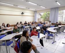 Volta às aulas e entrega de kits escolares