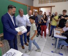 Volta às aulas e entrega de kits escolares